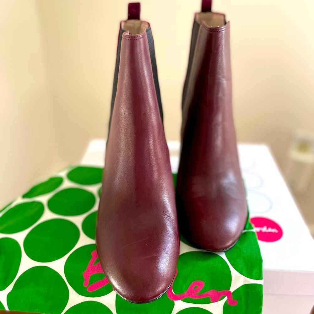 Boden Chelsea boots in burgundy leather and suede